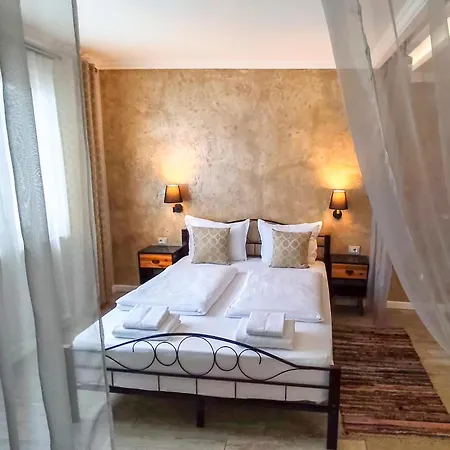 Apartment Shahbazian House
