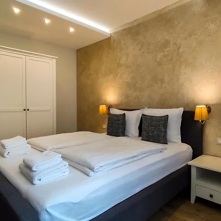 Apartment Shahbazian House