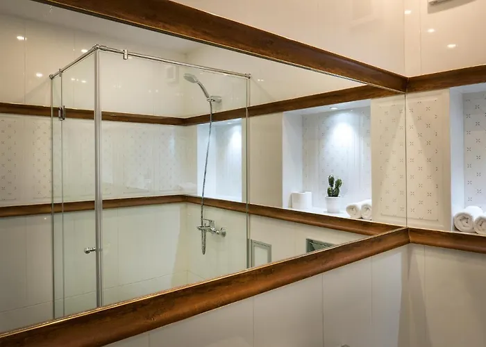 Apartment Shahbazian House