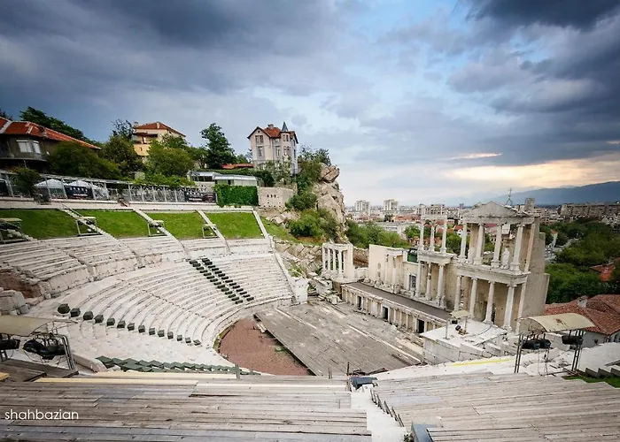Apartment Shahbazian House